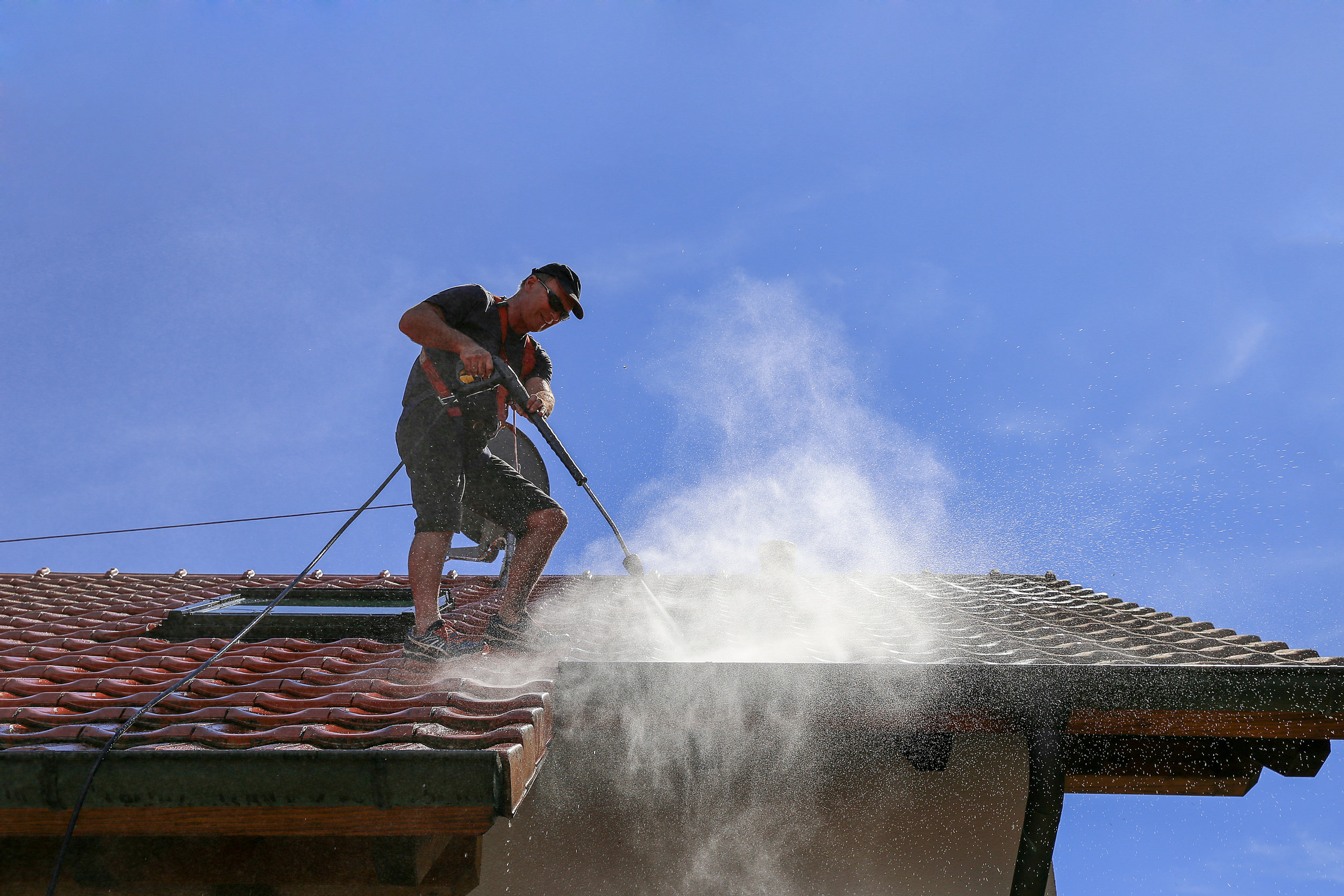 Mistakes to Avoid When Cleaning Gutters