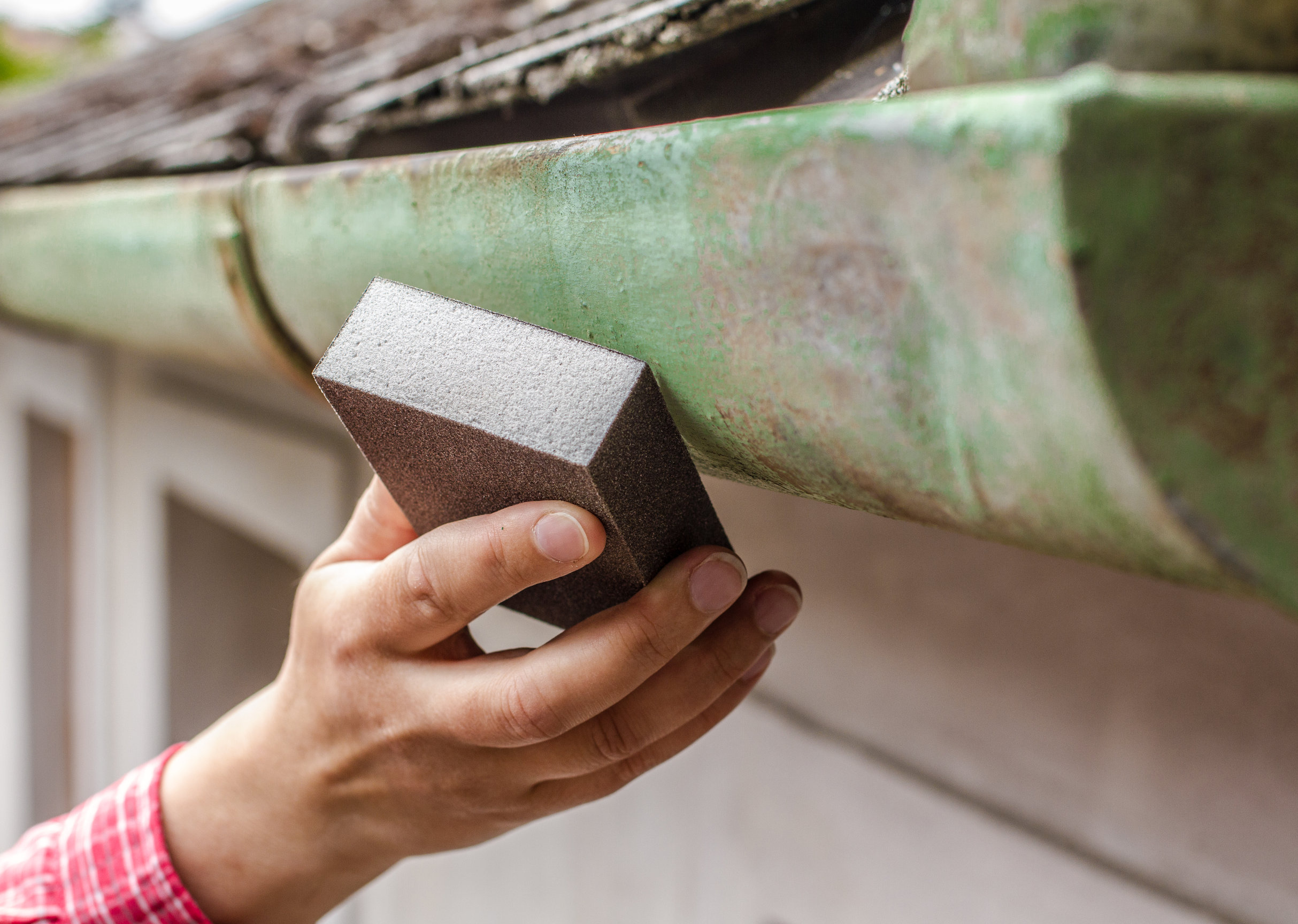 You are currently viewing How Can I Tell If My Gutters Are Leaking?