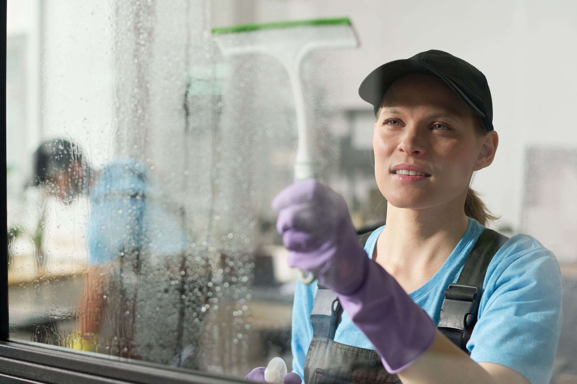 You are currently viewing 5 Signs It’s Time to Hire a Professional Window Cleaner